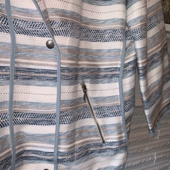 Chico’s Striped Blue Woven Lightweight Moto Style Jacket Size Medium - Picture 3 of 8